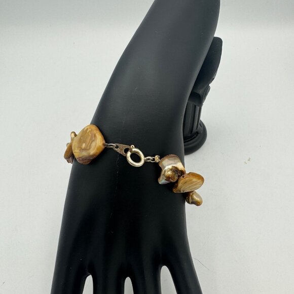 Natural Shell Bead Bracelet In Earth Tones 7.5 inches - Picture 3 of 4